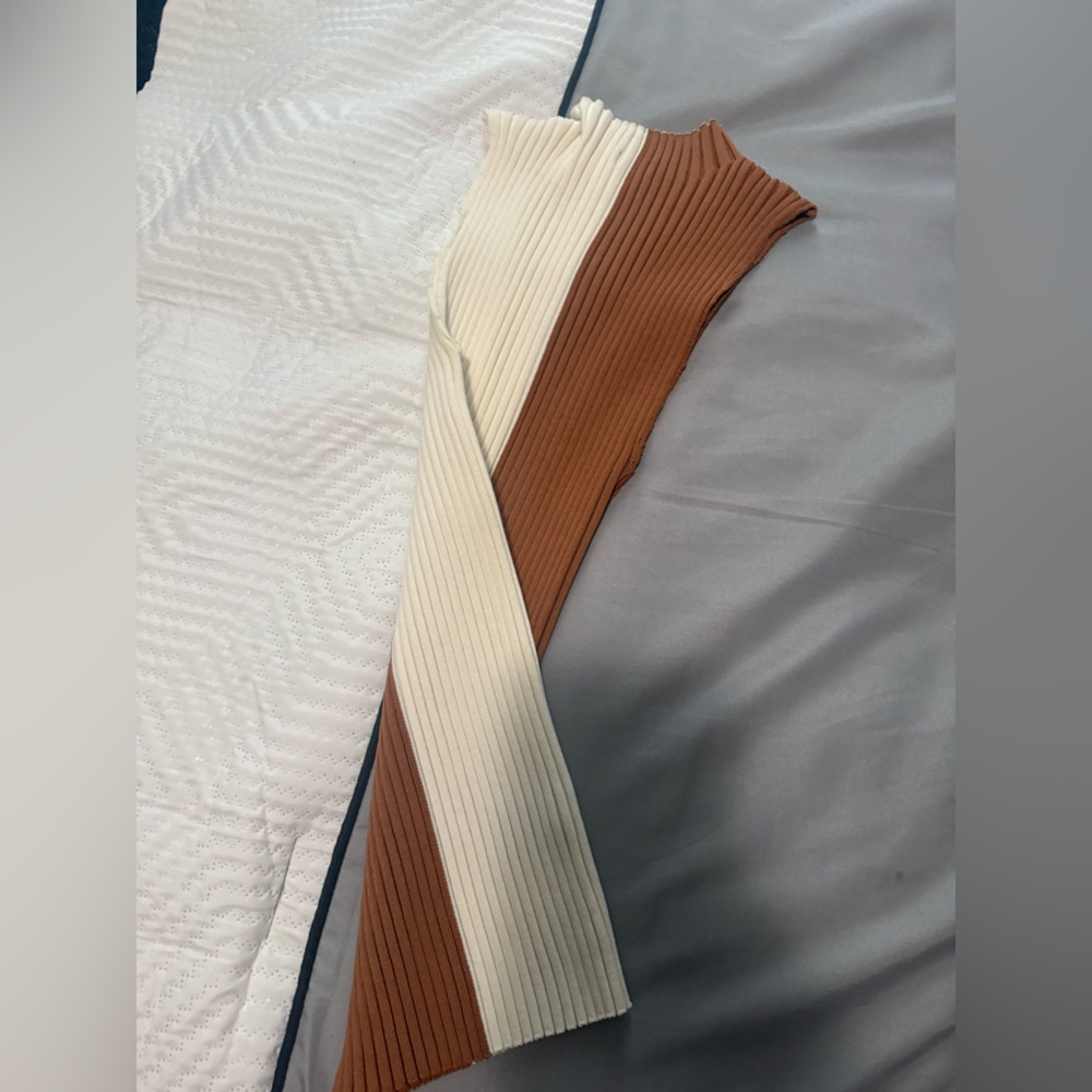 BKE Ribbed Tank Top in deep and Cream - size SMALL - Picture 8 of 8